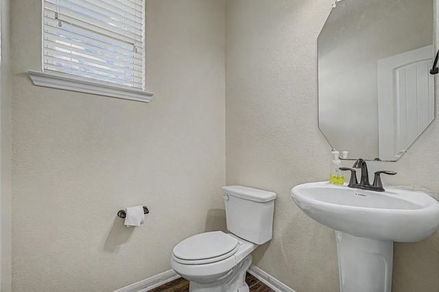4022 Cypress Point Drive, Mont Belvieu, TX 77523