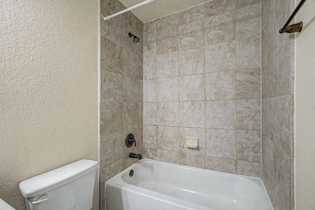 4022 Cypress Point Drive, Mont Belvieu, TX 77523
