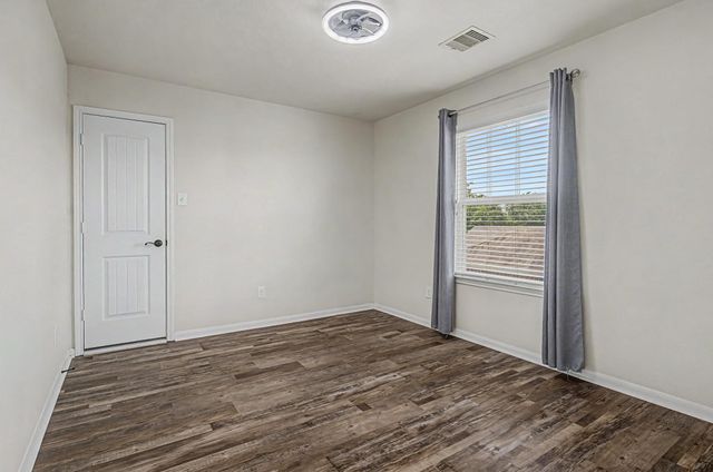 4022 Cypress Point Drive, Mont Belvieu, TX 77523