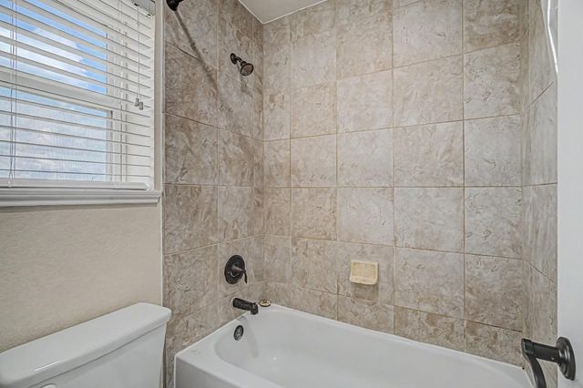 4022 Cypress Point Drive, Mont Belvieu, TX 77523