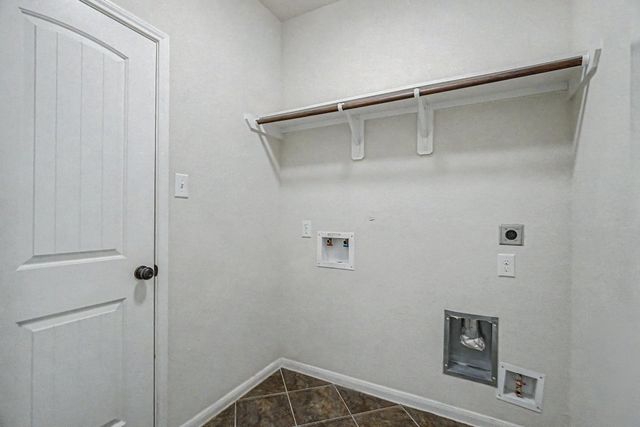 4022 Cypress Point Drive, Mont Belvieu, TX 77523