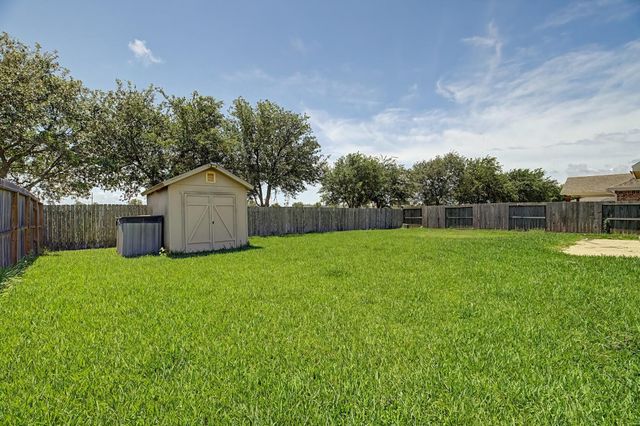 4022 Cypress Point Drive, Mont Belvieu, TX 77523
