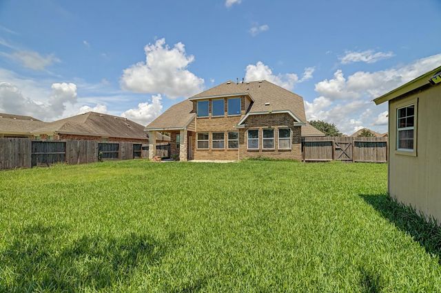 4022 Cypress Point Drive, Mont Belvieu, TX 77523
