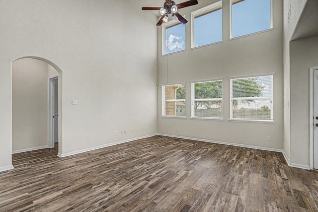 4022 Cypress Point Drive, Mont Belvieu, TX 77523