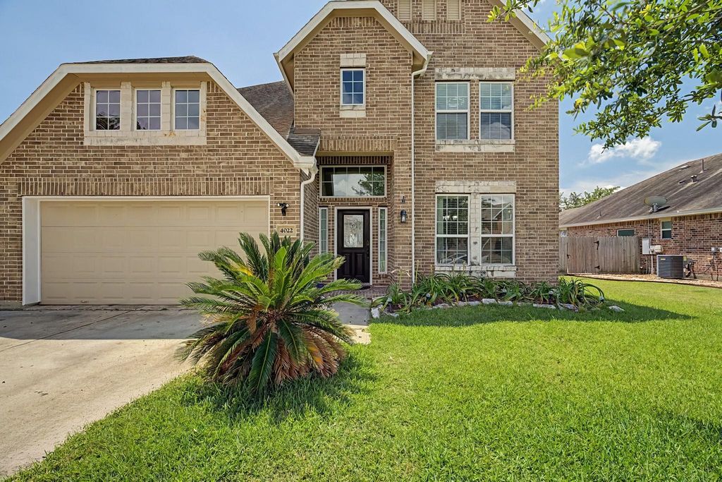 4022 Cypress Point Drive, Mont Belvieu, TX 77523