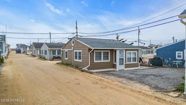 33 E Bonita Way, Lavallette, NJ 08735