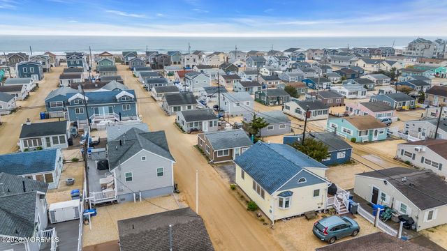33 E Bonita Way, Lavallette, NJ 08735