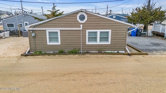 33 E Bonita Way, Lavallette, NJ 08735