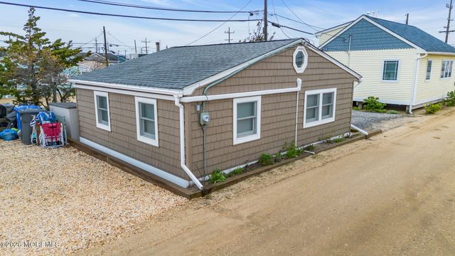 33 E Bonita Way, Lavallette, NJ 08735