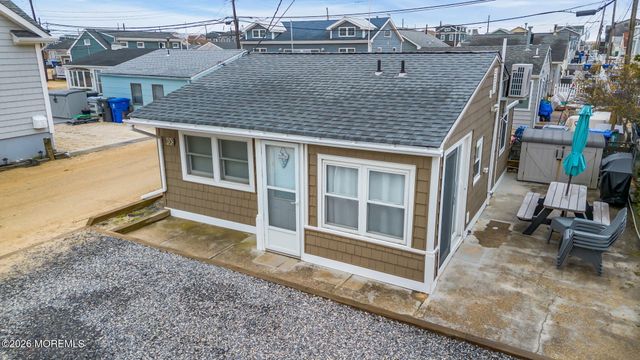 33 E Bonita Way, Lavallette, NJ 08735