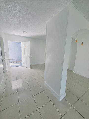 9375 Fontainebleau Blvd L107, Miami, FL 33172