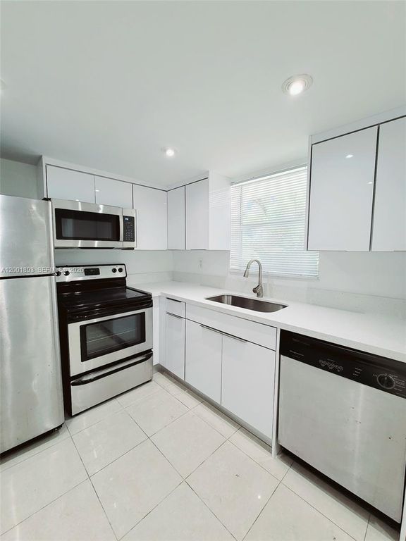 9375 Fontainebleau Blvd L107, Miami, FL 33172