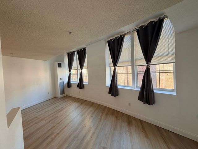 200 Market St 4505, Lowell, MA 01852