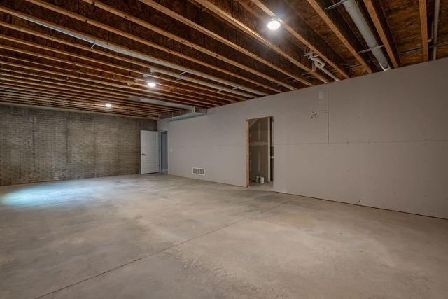 36 FRANK Court, Leclaire, IA 52753