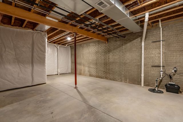 36 FRANK Court, Leclaire, IA 52753