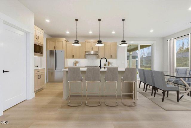 3067 NE Brownstone Place, Bend, OR 97701