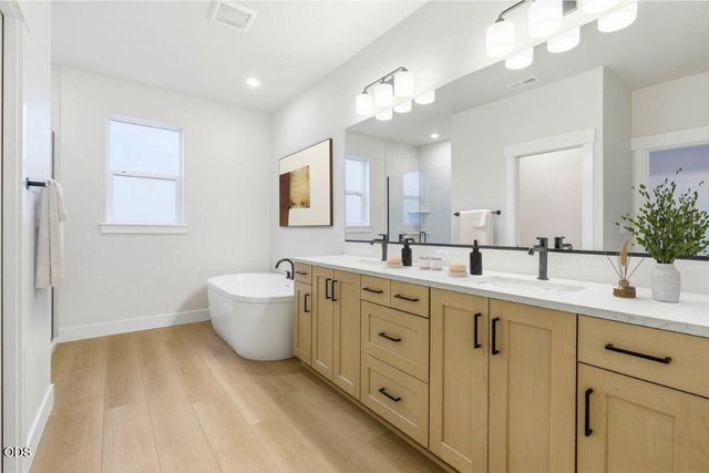 3067 NE Brownstone Place, Bend, OR 97701