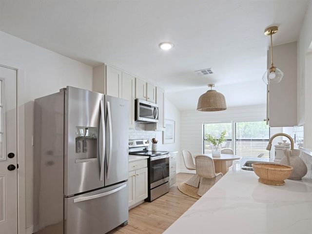 6801 Trenton Road, Nichols Hills, OK 73116