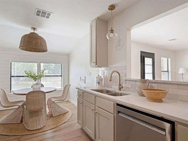 6801 Trenton Road, Nichols Hills, OK 73116