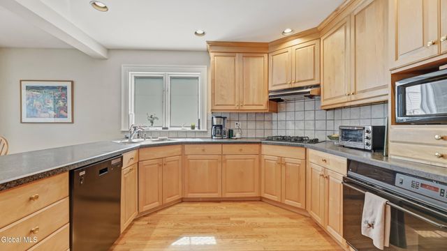 1169 Oxford Place, Schenectady, NY 12308