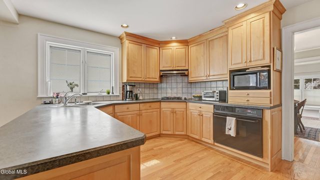 1169 Oxford Place, Schenectady, NY 12308