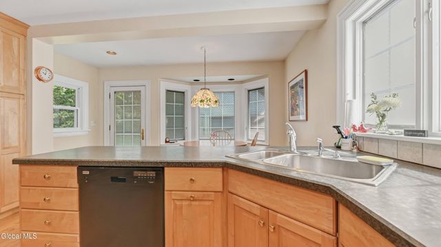 1169 Oxford Place, Schenectady, NY 12308