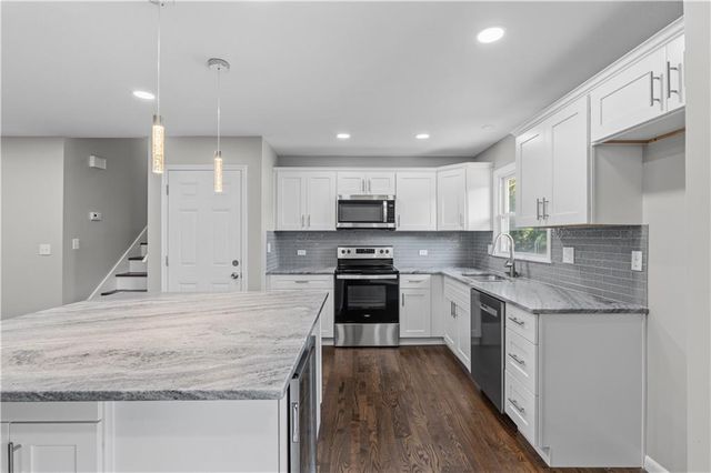 1202 E Ridgeway Drive, Olathe, KS 66106
