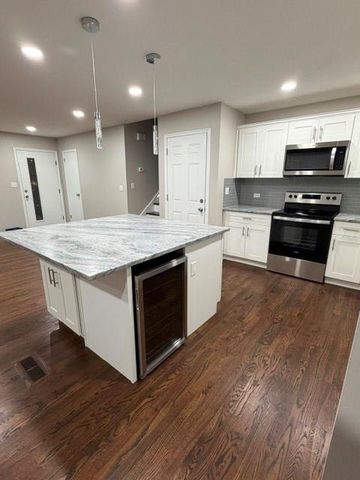 1202 E Ridgeway Drive, Olathe, KS 66106