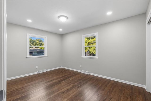 1202 E Ridgeway Drive, Olathe, KS 66106