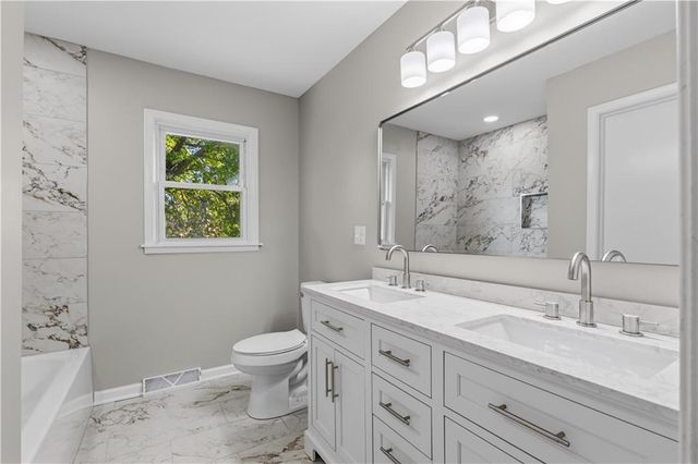 1202 E Ridgeway Drive, Olathe, KS 66106