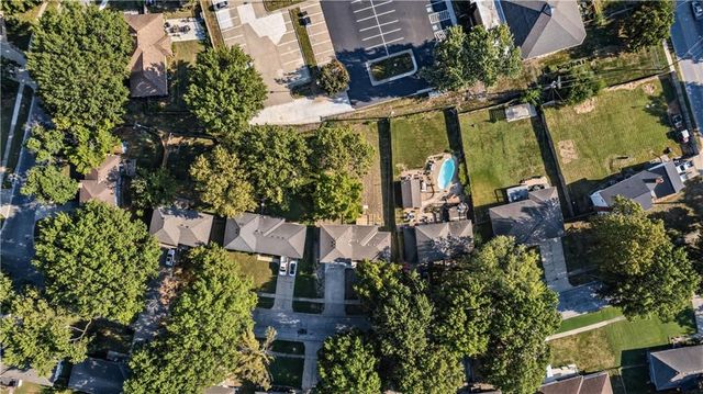 1202 E Ridgeway Drive, Olathe, KS 66106