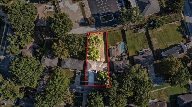 1202 E Ridgeway Drive, Olathe, KS 66106