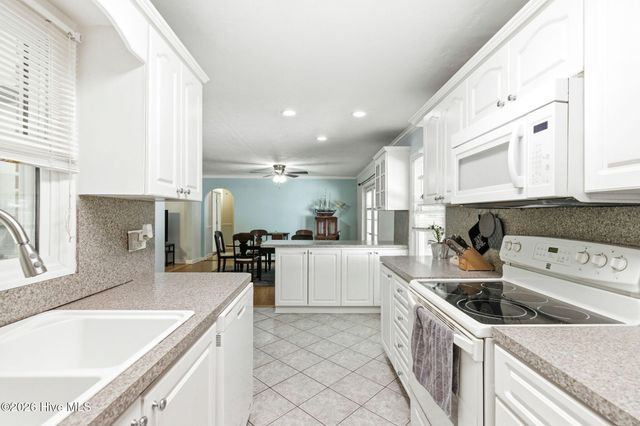 235 Oak Street, Wallace, NC 28466