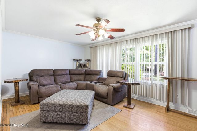 235 Oak Street, Wallace, NC 28466