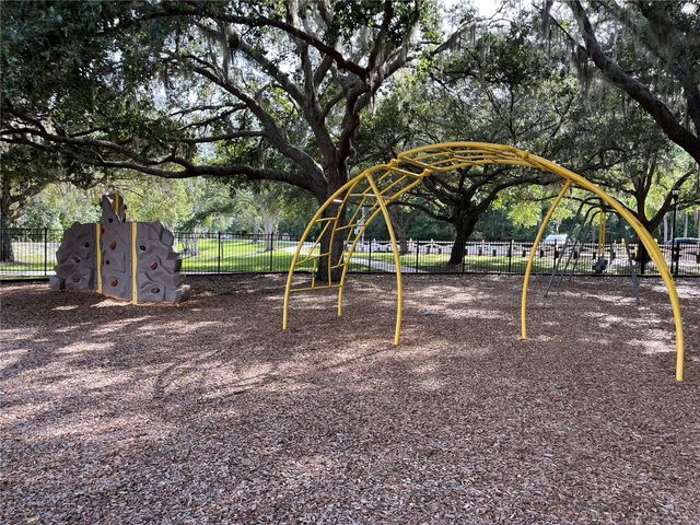 4038 LITHIA RIDGE BOULEVARD, Valrico, FL 33596