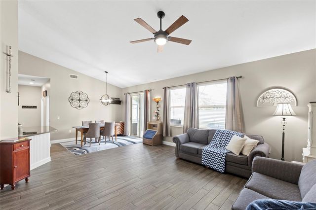 4038 LITHIA RIDGE BOULEVARD, Valrico, FL 33596