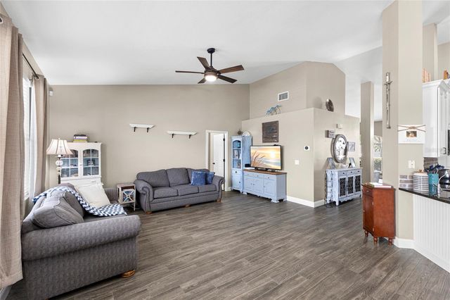 4038 LITHIA RIDGE BOULEVARD, Valrico, FL 33596