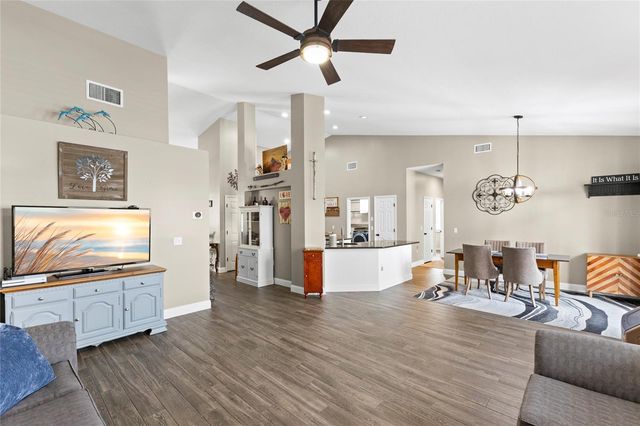 4038 LITHIA RIDGE BOULEVARD, Valrico, FL 33596