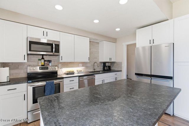 696 W Peach Tree Dr, Hayden, ID 83835