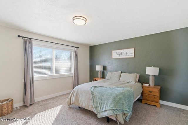 696 W Peach Tree Dr, Hayden, ID 83835