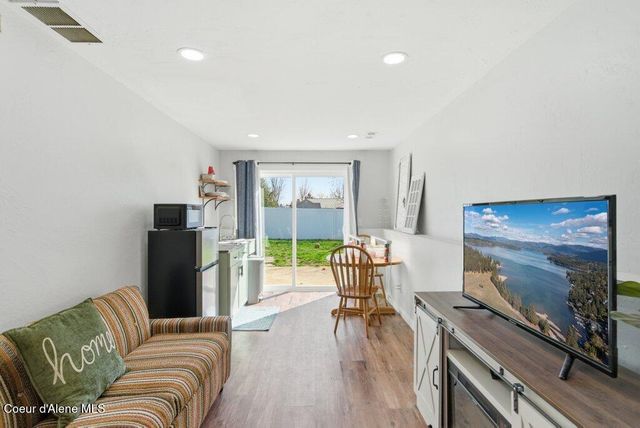 696 W Peach Tree Dr, Hayden, ID 83835