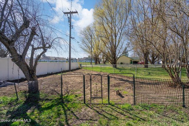 696 W Peach Tree Dr, Hayden, ID 83835