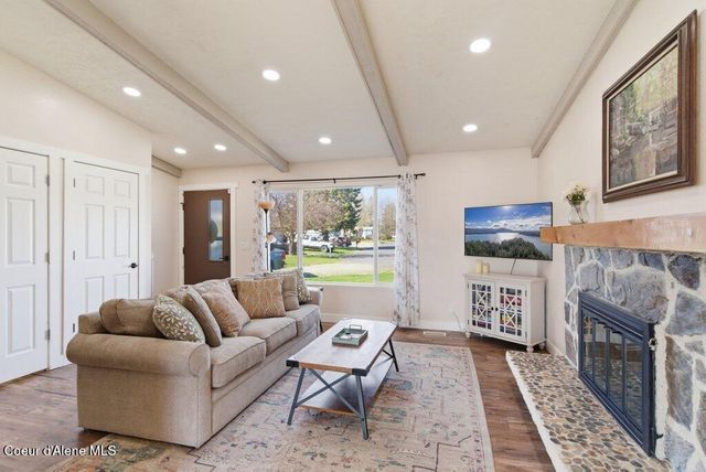 696 W Peach Tree Dr, Hayden, ID 83835