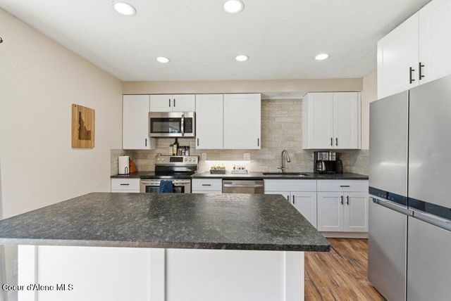 696 W Peach Tree Dr, Hayden, ID 83835