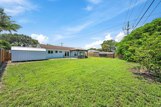 1 WINDSOR Road W, Jupiter, FL 33469