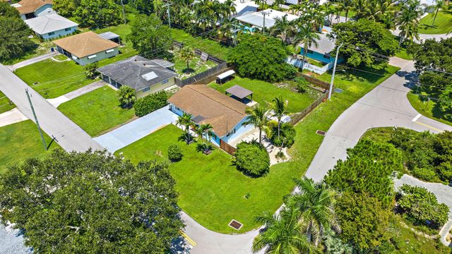1 WINDSOR Road W, Jupiter, FL 33469