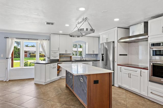 1 WINDSOR Road W, Jupiter, FL 33469