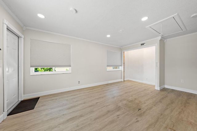 1 WINDSOR Road W, Jupiter, FL 33469