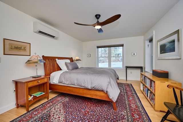 23 Ford Crossing, Northampton, MA 01060