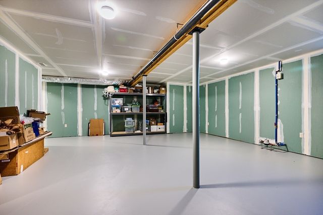 23 Ford Crossing, Northampton, MA 01060